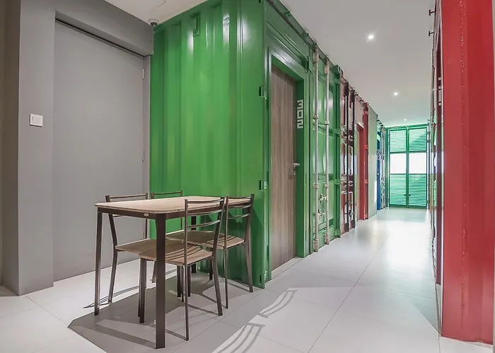 RedDoorz Near Taman RejomulyoHotel Semarang